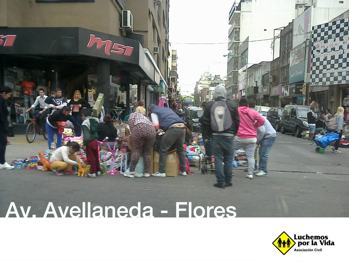 Av. Avellaneda en pleno Flores.